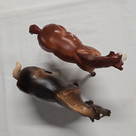 2 Breyer Reeves Horses 4" - 5" Pinto Chestnut Nice Condition Freestanding - Picture 13 of 16